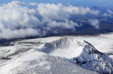 Jeju Province Frustrated over Illegal QR Codes for Mount Halla Tours