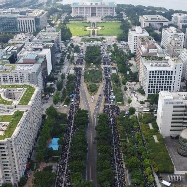 Seoul’s Unprecedented Teacher Rally for Suicide Prevention Sets an Exemplary Standard