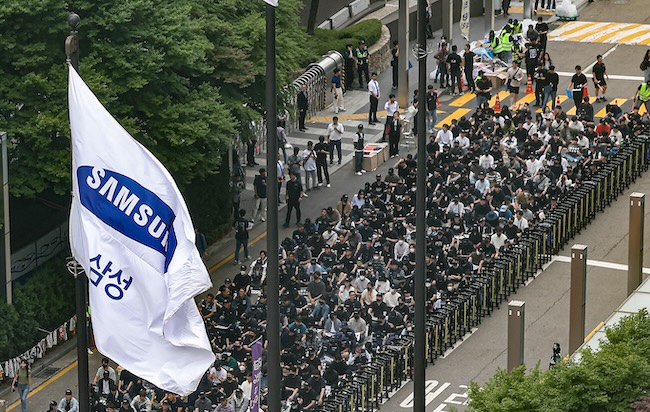 Unionized Workers of Samsung Vow to Stage Strike for 1st Time Over Stalled Wage Negotiations