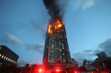 Balcony Fireproof Screens Prevent the Spread of Fire at Apartment Buildings